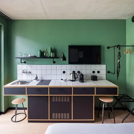 Deskopolitan House